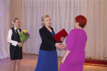 Вручили почетные грамоты Губернатора и Думы округа, главы Нижневартовска и администрации города.