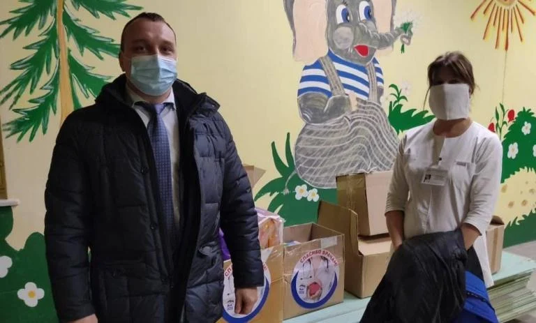 Думские вести: Депутат передал в больницу средства ухода за лежачими больными