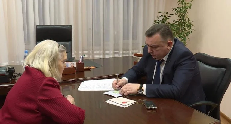 Депутаты принимают участие во Всероссийской неделе приёма граждан 