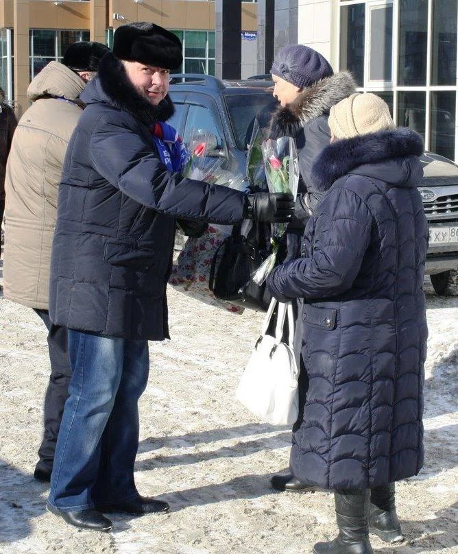 Думские вести: «Дарите женщинам цветы!»