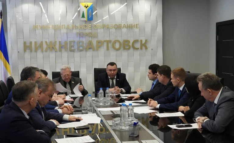 Информируем, обсуждаем, действуем: в Думе города состоялось заседание фракции «Единая Россия» 