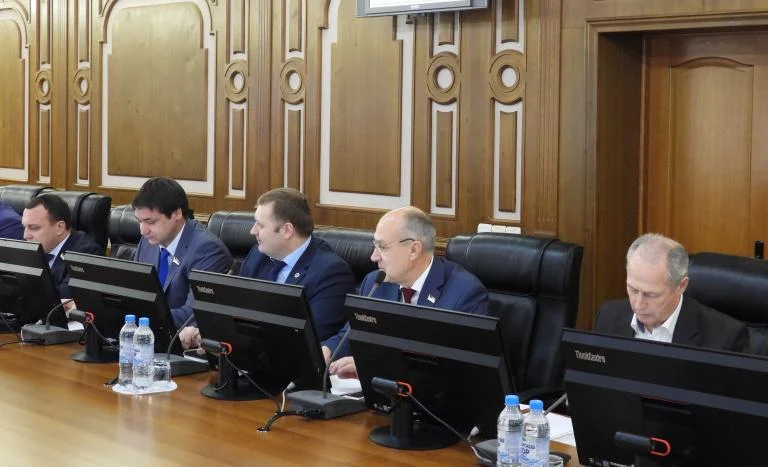 Думские вести: Вопросы - ответы: депутаты готовятся к очередному заседанию Думы города