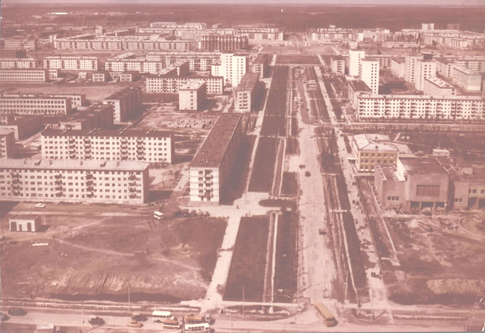 Из жизни города: Городская страница космической истории: сквер Космонавтов и проспект Победы в Нижневартовске /ФОТО/