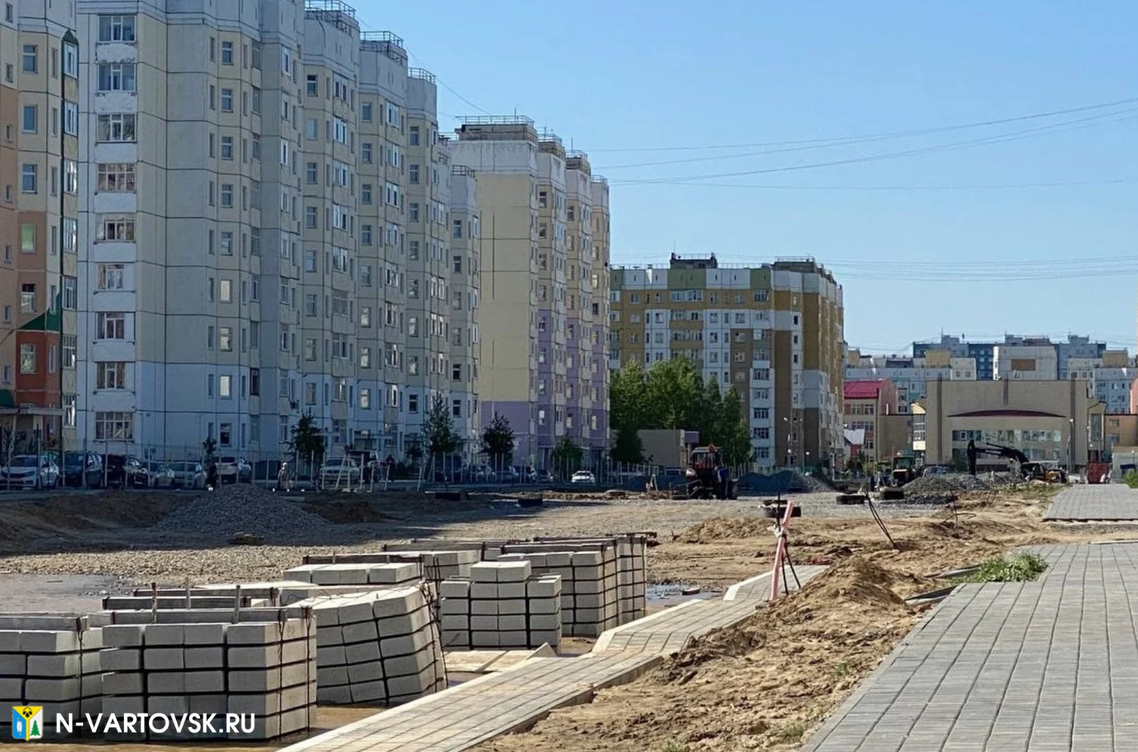 На улице Московкина продолжается строительство дороги