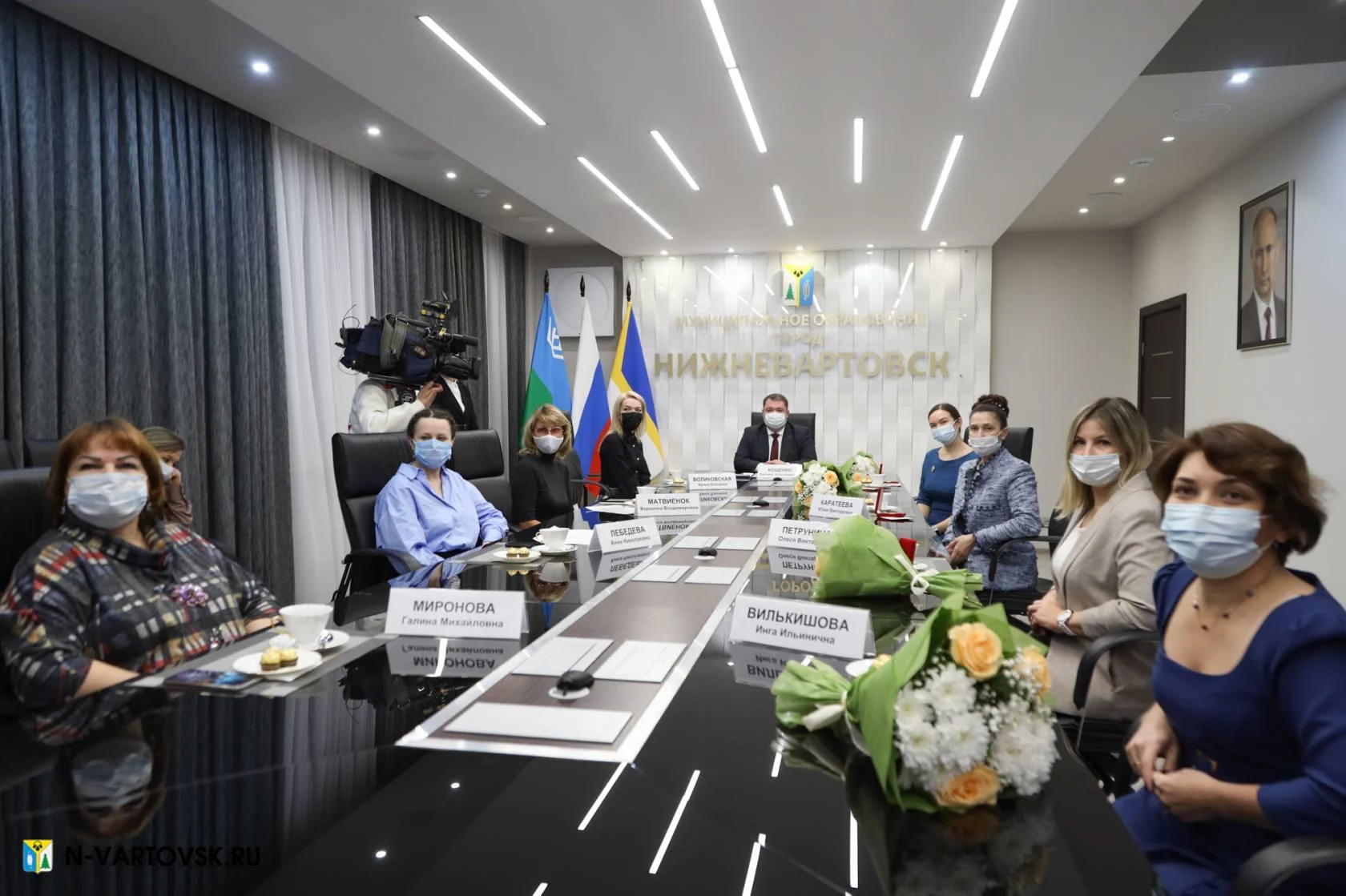 Нижневартовским многодетным мамам вручили медали «Материнская слава» /ФОТО/