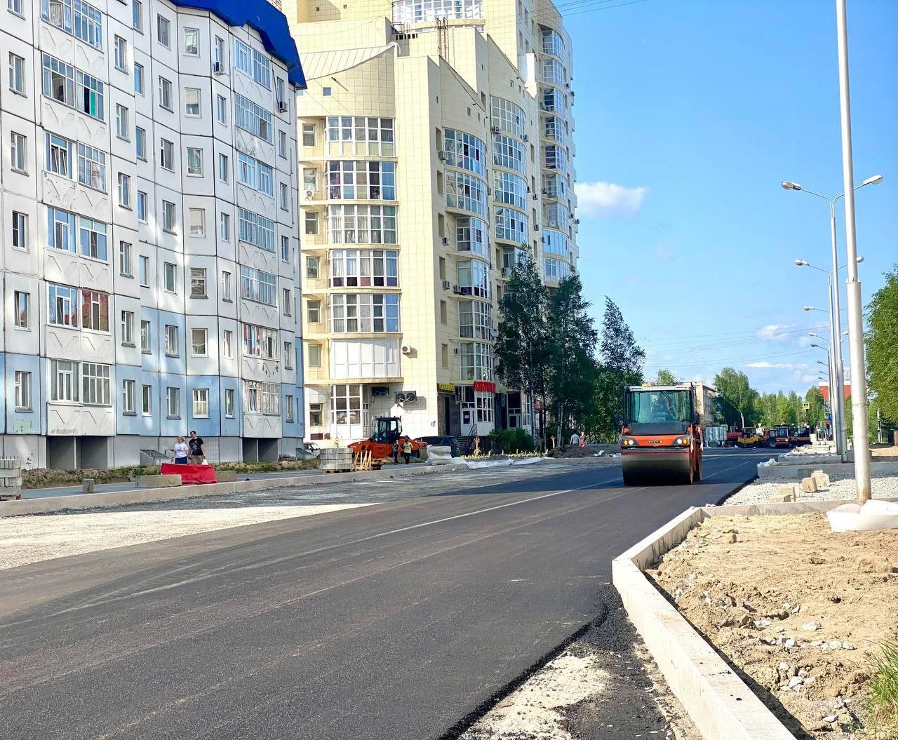 Дорожные работники приступили к асфальтированию улицы Мусы Джалиля
