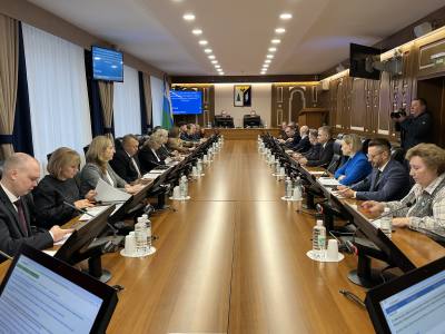 НА КОНТРОЛЕ У ДЕПУТАТОВ: ЗЕМЛЯ ДЛЯ ЛЬГОТНИКОВ И БЕЗОПАСНОСТЬ ГОРОЖАН 