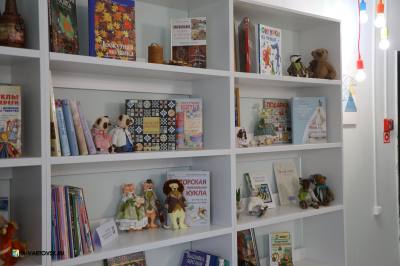 Книги с дополненной реальностью читаем в модельной библиотеке /ФОТО/