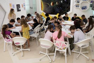 Вартовчане создают семейные добрые открытки бойцам