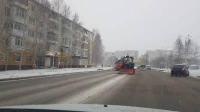 Уборка снега продолжается Уборка снега продолжается