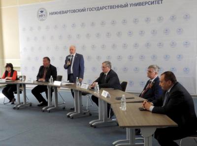 Откровенный разговор на актуальные темы: депутаты ответили на вопросы студентов