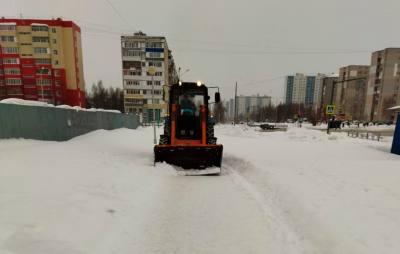 Работа по уборке и вывозу снега не прекращается Работа по уборке и вывозу снега не прекращается