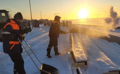 Коммунальные службы не снижают активность по уборке снега