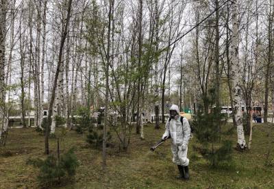 В Нижневартовске проводят акарицидную обработку