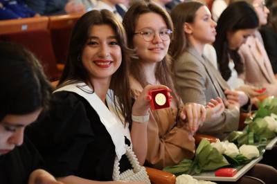 В Нижневартовске наградили лучших выпускников