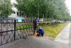На средства из депутатского фонда обновляют школьный забор На средства из депутатского фонда обновляют школьный забор