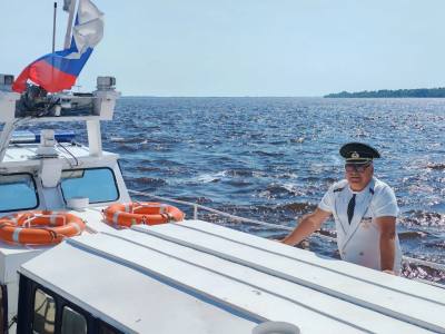 Спасатели Нижневартовска патрулируют акваторию Оби в период половодья