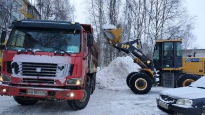 Продолжается патрульная очистка улиц от снега Продолжается патрульная очистка улиц от снега