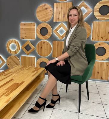 Индивидуальный предприниматель Карманова Екатерина Викторовна - руководитель языковой школы «English background school»