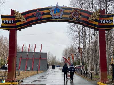 В цветах знамени Победы /ФОТО/