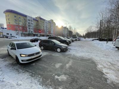 Около поликлиник сделают дополнительные парковки