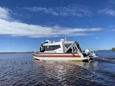 Инспекторы ГИМС патрулируют акваторию Оби