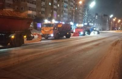 За сутки с территории города вывезли около шести тысяч кубометров снега За сутки с территории города вывезли около шести тысяч кубометров снега
