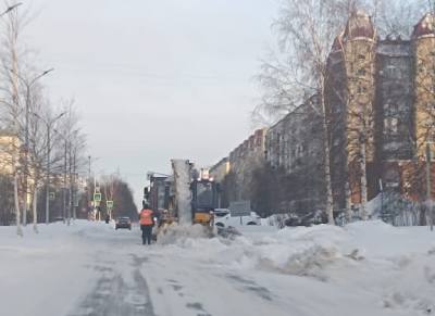 Устраняются последствия снегопада Устраняются последствия снегопада