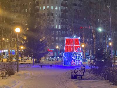 Новогодние украшения на улицах Нижневартовска /ФОТО/