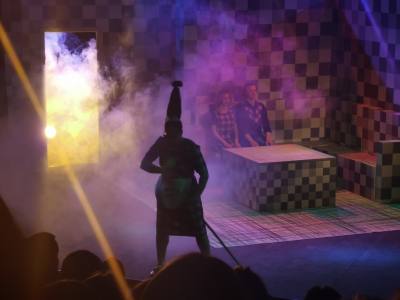 В Городском драматическом премьера «Деньги как из ведра» /ФОТО/ В Городском драматическом премьера «Деньги как из ведра» /ФОТО/