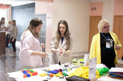 Нейросети и физика света: при поддержке СИБУРа в Нижневартовске прошли интенсивы для учителей   