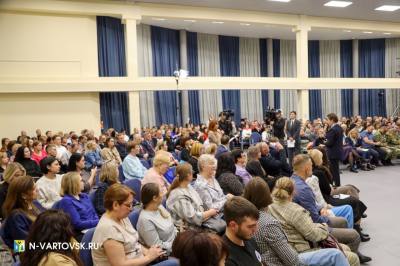 ЖИТЕЛИ НИЖНЕВАРТОВСКА ВНЕСЛИ СВОИ ПРЕДЛОЖЕНИЯ ПО РАЗВИТИЮ МУНИЦИПАЛИТЕТА НА ВСТРЕЧЕ С ГУБЕРНАТОРОМ ЮГРЫ