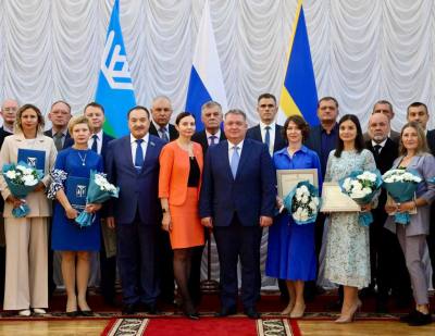 Нижневартовским нефтяникам вручили награды 