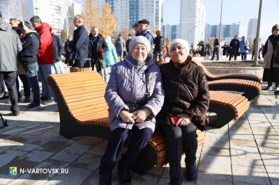 На набережной открыли селфи-мост и скульптурный зоопарк /ФОТО/ На набережной открыли селфи-мост и скульптурный зоопарк /ФОТО/