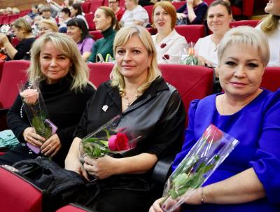 В Нижневартовске прошел праздничный концерт в честь Дня матери В Нижневартовске прошел праздничный концерт в честь Дня матери