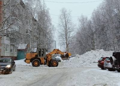 Объём вывезенного за сутки снега превысил  11 тысяч кубических метров