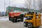 Борьба со снегом продолжается Борьба со снегом продолжается