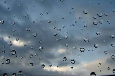 В БЛИЖАЙШИЕ СУТКИ В ЮГРЕ ОЖИДАЮТСЯ  ГРОЗА,  ДОЖДЬ И ВЕТЕР 