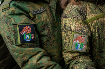 В Югре на службу по контракту приглашают женщин: нужны медработницы и связисты