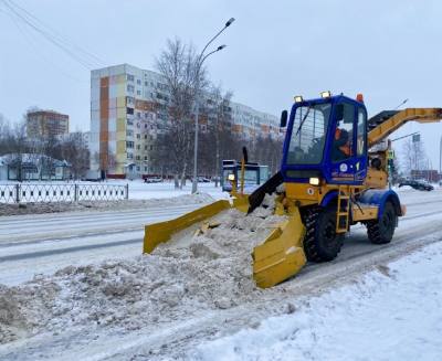 Ведутся снегоуборочные работы Ведутся снегоуборочные работы