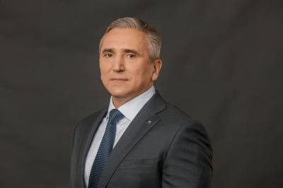 Поздравление губернатора Тюменской области Александра Моора с 95-летием Ханты-Мансийского автономного округа - Югры Поздравление губернатора Тюменской области Александра Моора с 95-летием Ханты-Мансийского автономного округа - Югры