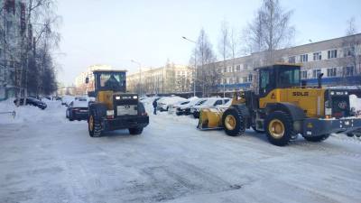 Вывоз снега продолжается