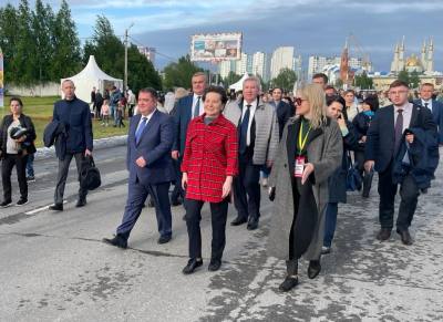 Губернатор Югры Наталья Комарова оценила фестивальный городок «Самотлорских ночей» /ФОТО/