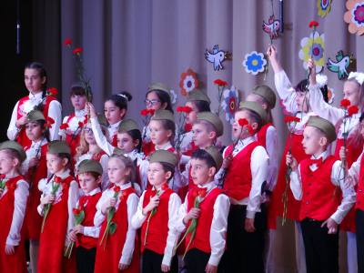 Пойте вместе с нами