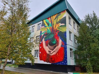 Из серых стен в яркие холсты: в Нижневартовске завершился фестиваль «Мóсты» /ФОТО/ Из серых стен в яркие холсты: в Нижневартовске завершился фестиваль «Мóсты» /ФОТО/