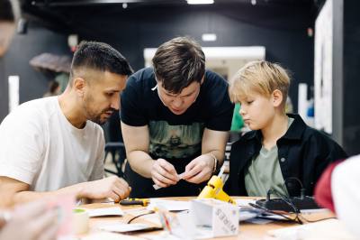 Более 370 школьников стали участниками «Мастерской экороботов» в 2025 году при поддержке СИБУРа Более 370 школьников стали участниками «Мастерской экороботов» в 2025 году при поддержке СИБУРа