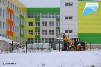 В школе продолжаются отделочные работы /ФОТО/ В школе продолжаются отделочные работы /ФОТО/