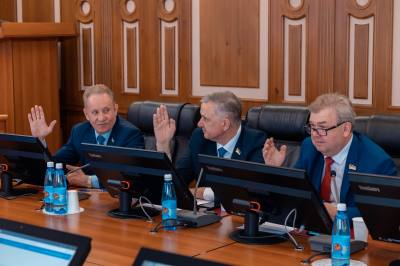 Депутаты приняли исполнение бюджета и внесли поправки в Устав города Депутаты приняли исполнение бюджета и внесли поправки в Устав города