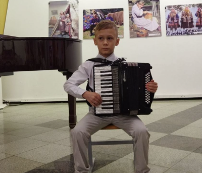 Вартовчан приглашают на сольный концерт «Волшебный звук аккордеона»