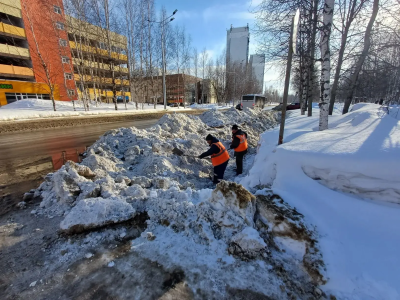 Очистка ливнеприемных колодцев продолжается 